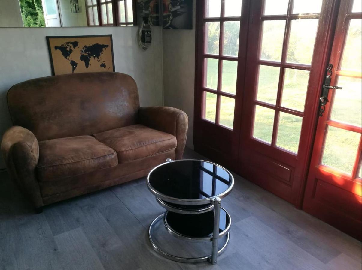 Gites Les Perouilles - La Loge Climatisee De Naida Puymiclan Exterior foto