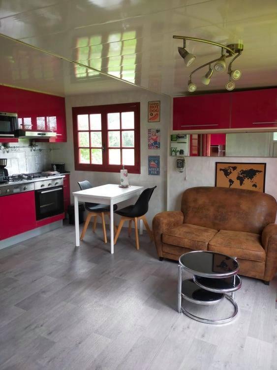 Gites Les Perouilles - La Loge Climatisee De Naida Puymiclan Exterior foto